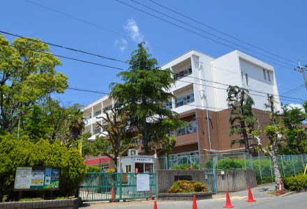 萱野東小学校 徒歩11分