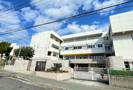第二中学校 徒歩13分