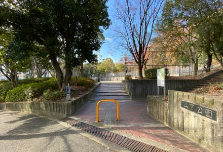 山麓公園 徒歩1分